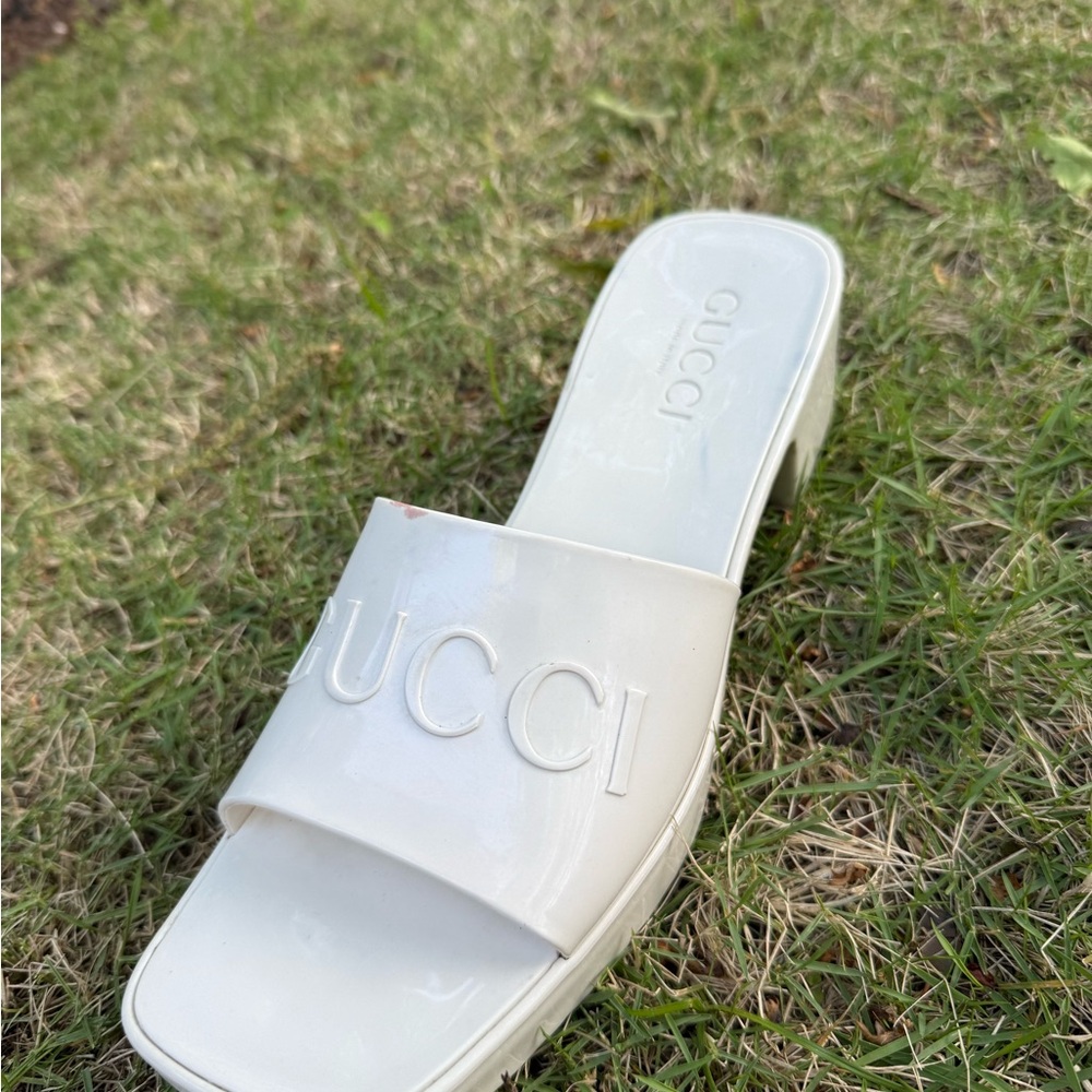 Women's GUCCI white Glossy Rubber Block Heel Slide Jelly Sandals Sz EU 40 - Picture 3 of 13